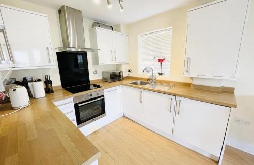Southbourne Apartamento | 2-Bed Coastal Retreat - Sleeps 4 & Parking