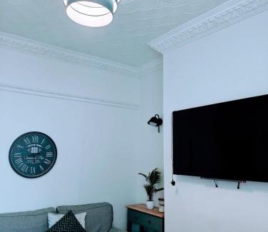 Sunderland Casa | 2 BED Comfy Cottage for Holidays and Contractors- parking