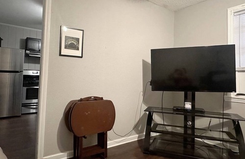 French Quarter Condominio | 2 bed condo - 1 block to Quarter. Very walkable.