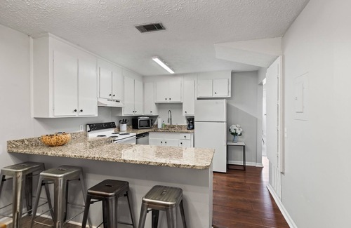 Auburn Apartamento | 2 Bed Condo across from Toomers Corner and AU Campus