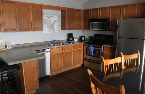 Eagle River Casa | 2 bed condo on Duck Lake in Eagle River