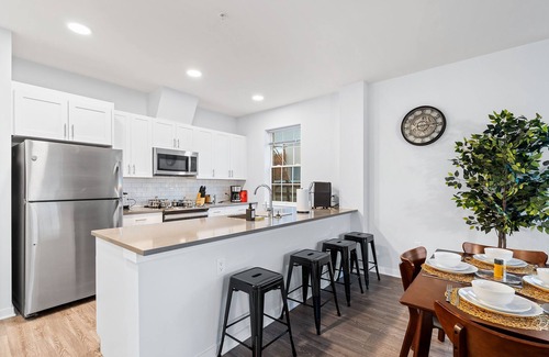 Hackensack River Waterfront Condominio | 2 Bed Condo with Gym and Laundry Minutes from NYC