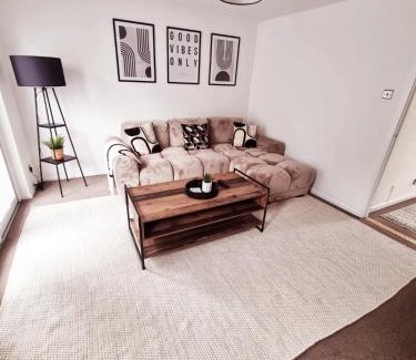 Hartwell Apartamento | 2 Bed Cosy Aylesbury House with Parking