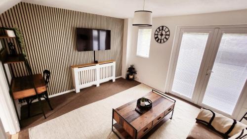 Hartwell Apartamento | 2 Bed Cosy Aylesbury House with Parking