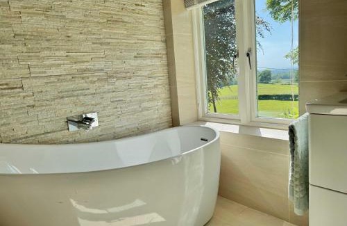 Macclesfield Casa | 2-Bed Cottage Garden Views near the Peak District