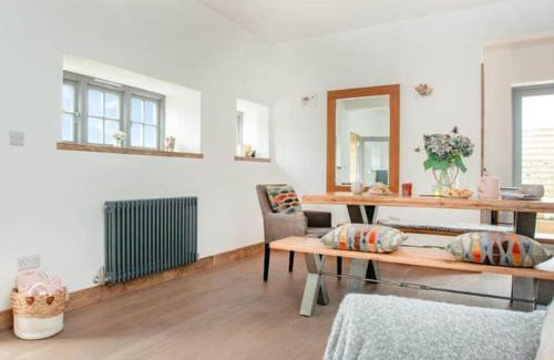 Honiton Casa | 2 Bed Cottage - Hot Tub Garden Parking