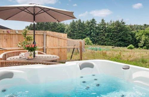 Honiton Casa | 2 Bed Cottage - Hot Tub Garden Parking