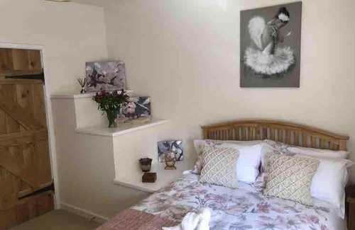 Bridgnorth Casa | 2 Bed Cottage - Sleeps 4 - Parking - Wifi