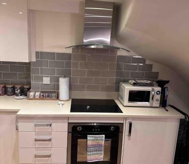 Bridgnorth Casa | 2 Bed Cottage - Sleeps 4 - Parking - Wifi