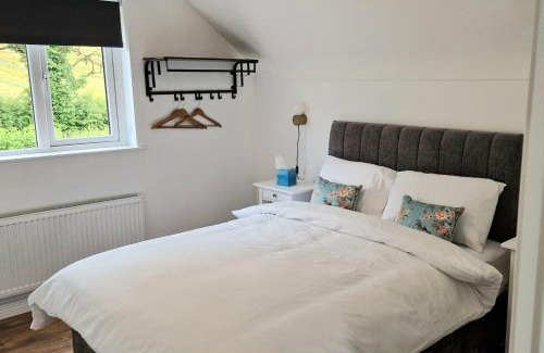 Tyrone Casa | 2 Bed cottage-Sleeps 4-Private Garden-Parking