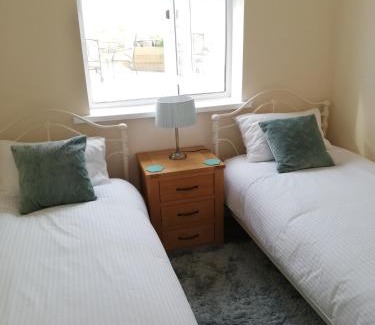 Tibshelf Casa | 2-Bed Cottage - Sleeps4 - Garden - Bbq