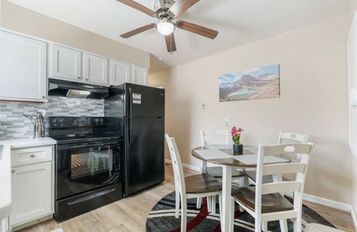 Akron Apartamento | 2 Bed Cozy Mountain Themed Oasis