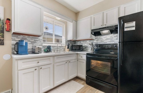 Akron Apartamento | 2 Bed Cozy Mountain Themed Oasis