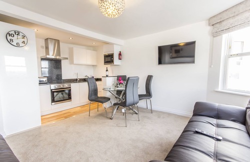 Plymouth Apartamento | 2 Bed- Crow's Nest by Pureserviced