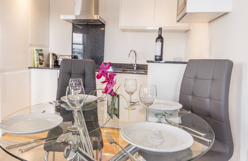 Plymouth Apartamento | 2 Bed- Crow's Nest by Pureserviced