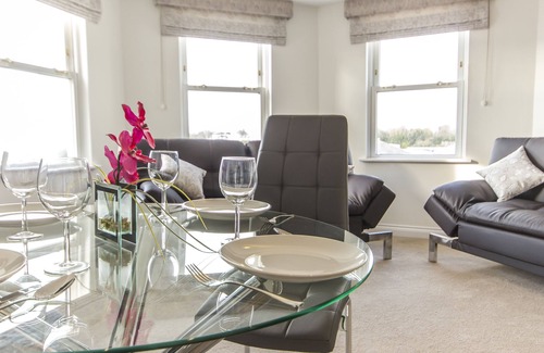 Plymouth Apartamento | 2 Bed- Crow's Nest by Pureserviced