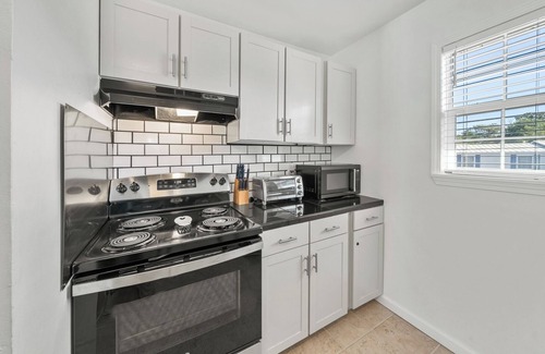 Laguna Beach Casa | 2 Bed Dog Friendly House in Laguna Beach by Thomas Donut & Carousel w/ Golf Cart