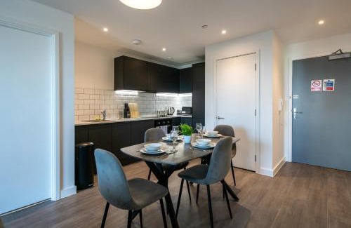 Old Trafford Apartamento | 2-Bed Flat in Sports Hub - Walk to MUFC & Cricket
