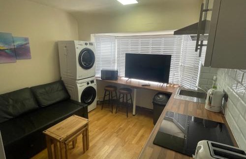Pinkwell Apartamento | 2 Bed Flat near Heathrow Airport & Elizabeth Line