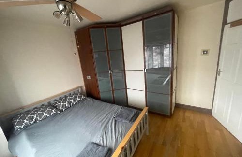Pinkwell Apartamento | 2 Bed Flat near Heathrow Airport & Elizabeth Line