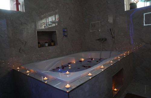 Bradford Apartamento | 2 Bed Flat - Sleeps 4 - Jacuzzi Bath - Parking