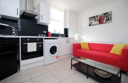 Cwmbrwla Apartamento | 2 Bed Flat - Sleeps 6 - Parking - Wifi