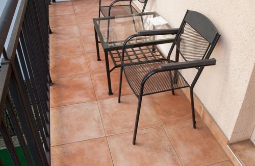 Andel Apartamento | 2 Bed Flat - Sleeps 9 - Pets - Smoking on terrace