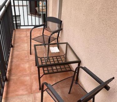 Andel Apartamento | 2 Bed Flat - Sleeps 9 - Pets - Smoking on terrace