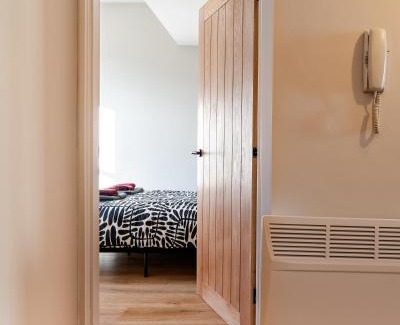 Paisley Apartamento | 2 Bed Flat - Town Centre