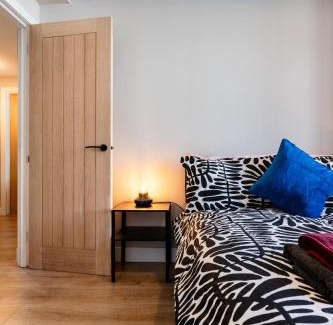Paisley Apartamento | 2 Bed Flat - Town Centre