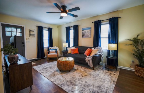 Syracuse Casa | 2 bed Home with Fenced Yard in the Vibrant Eastwood Neighborhood