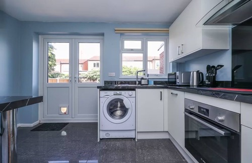 Clifton Casa | 2 bed house, Barton Green, Clifton, Nottingham