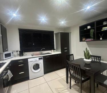 Welford Casa | 2 Bed House, DMU, Exclusive Area, Central Location