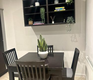 Welford Casa | 2 Bed House, DMU, Exclusive Area, Central Location