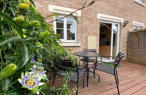 Hampton North Casa | 2 Bed House in Hampton - Free parking