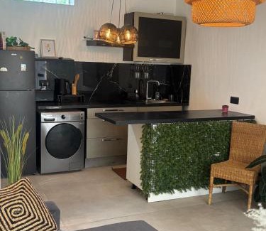 Villemomble Apartamento | 2 Bed House, Parking and Courtyard, Villemomble, Paris