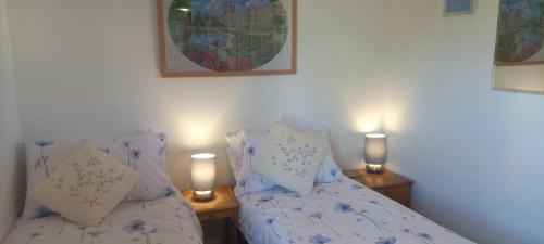 South Leigh Casa | 2 Bed House - Sleeps 4 - Pets - Garden - Parking