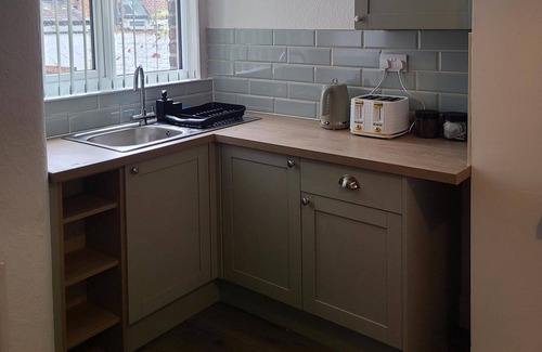Manchester Casa | 2 Bed House - Sleeps 5 - Parking - Wifi