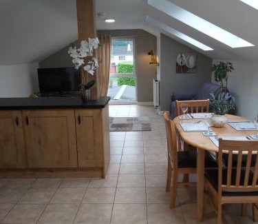 Rostrevor Casa | 2 Bed House - Sleeps 6 - Parking - Wifi
