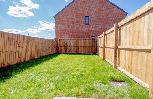 Salford Casa | 2-bed House With Canal View, Garden & Petsok