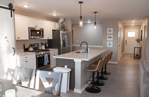 Loves Park Casa | 2 Bed house with Office and King Master Suite in Loves Park