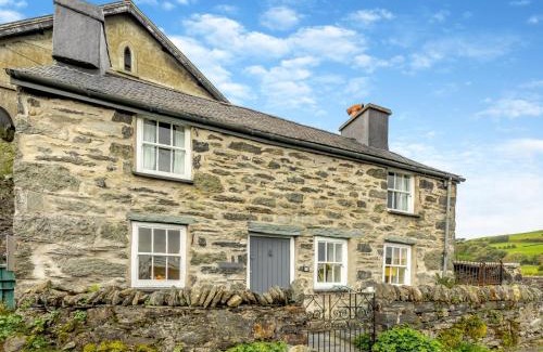 Cwmtirmynach Casa | 2 Bed in Betws-y-Coed SKN03