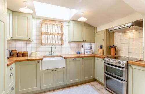 Bridport Casa | 2 Bed in Bowood oc-g32719