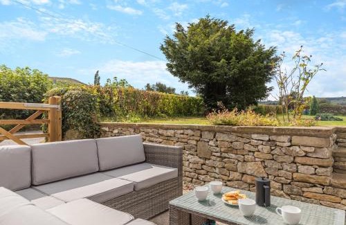 Hope Valley Casa | 2 Bed in Bradwell 94552