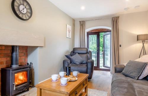 Hope Valley Casa | 2 Bed in Bradwell 94552