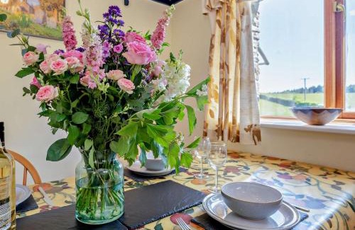 Pentrefelin Casa | 2 Bed in Brechfa 55903