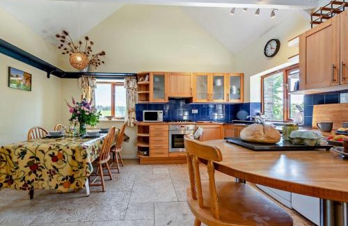 Pentrefelin Casa | 2 Bed in Brechfa 55903