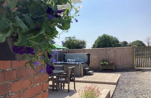 Overton-on-dee Casa | 2 Bed in Ellesmere 94418