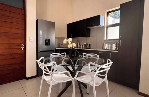 Greater Johannesburg Metropolitan Area Apartamento | 2 Bed in Gorgeous Golf Estate