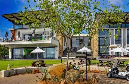 Greater Johannesburg Metropolitan Area Apartamento | 2 Bed in Gorgeous Golf Estate
